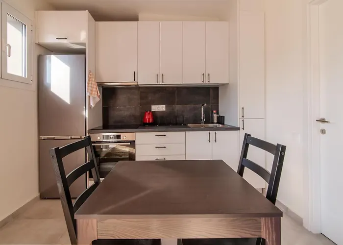 Stunning 2-Bedrooms Apartment In The Heart Of Athens